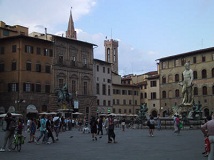 Florence trekt kunstliefhebbers uit de gehele wereld aan, die zich hier onder ander vergapen aan het Palazzo Vecchio.